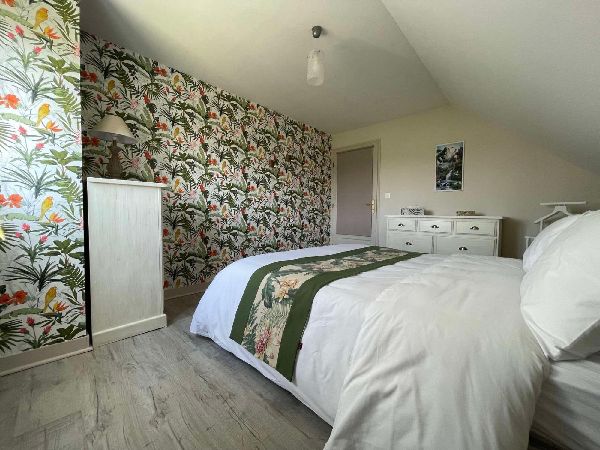 Des Roux Et Des Pious Suite De 35 A 60 M2 Et 3 Chambres Pour Groupe De 2 A 6 Personnes Civray-de-Touraine Exterior foto